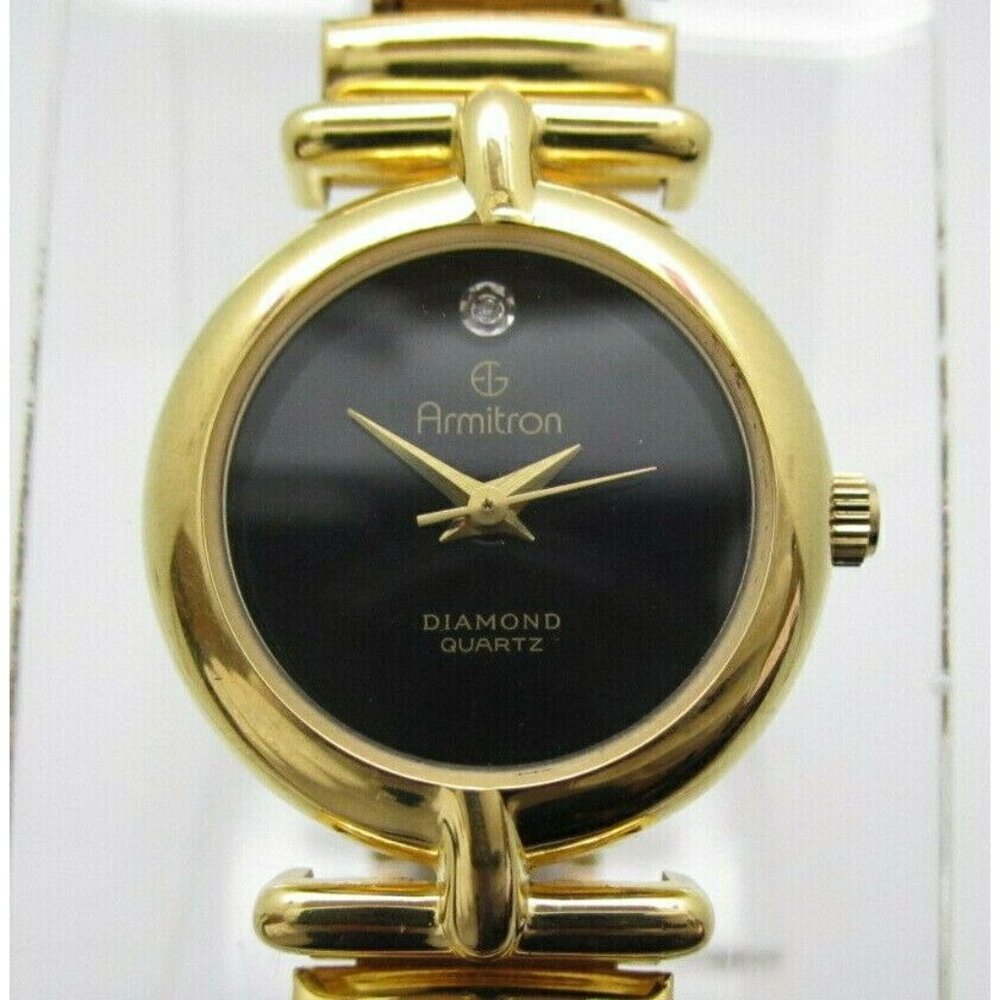 Womens Armitron Diamond Quartz 100ft Wr Analog 26mm Dial Watch D314